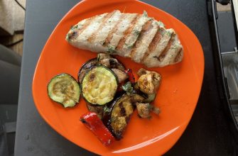 Kuřecí steak s tymiánem a grilovanou zeleninou