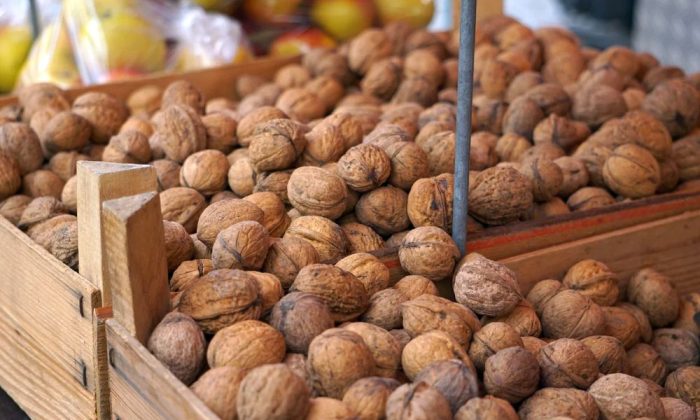 Ořechy, vlašské ořechy, jak vylouskat ořechy, jak skladovat ořechy, louskání ořechů trik